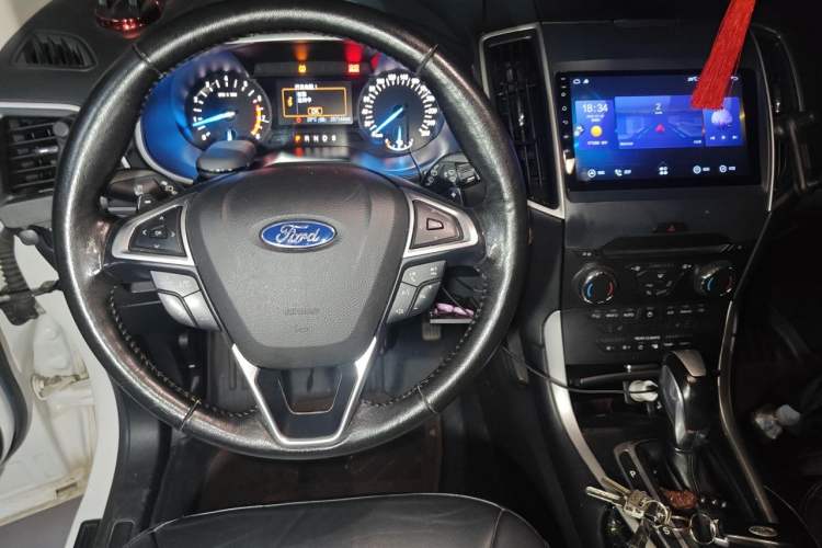 Used Ford Edge 2015 2.0T GTDi Two-Wheel-Drive Platinum Edition Steering Wheel