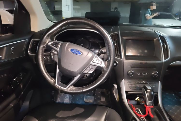 Used Ford Edge 2015 2.0T GTDi Two-Wheel-Drive High-Line Version Steering Wheel