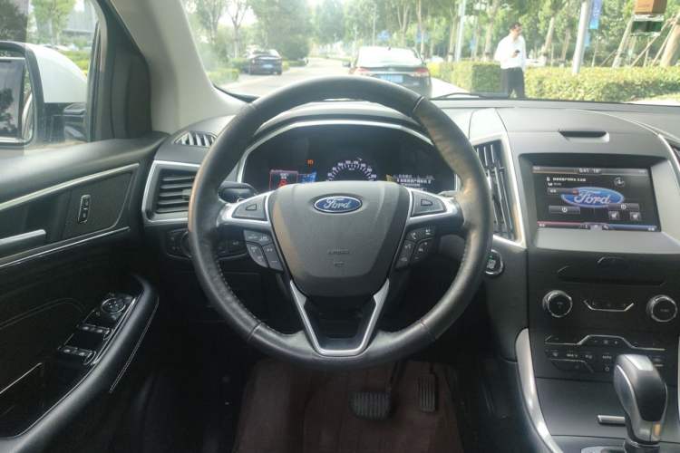 Used Ford Edge 2015 2.0T GTDi 4x4 High-Grade Model Steering Wheel