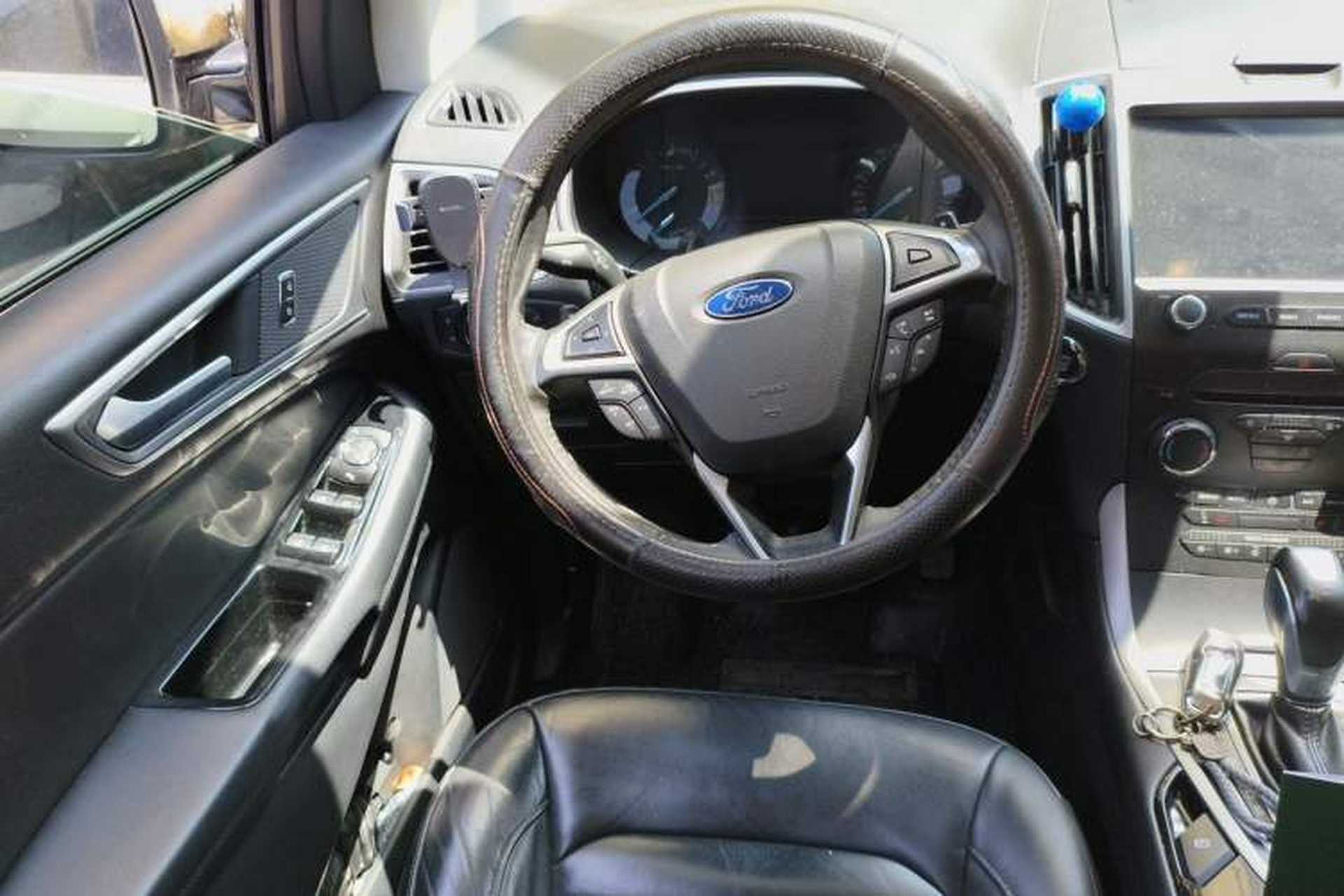 Used Ford Edge 2015 2.0T GTDi Two-Wheel-Drive Platinum Edition Steering Wheel