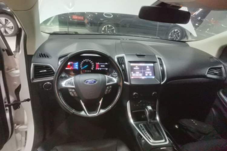Used Ford Edge 2015 2.0T GTDi 4x4 High-Grade Model Steering Wheel