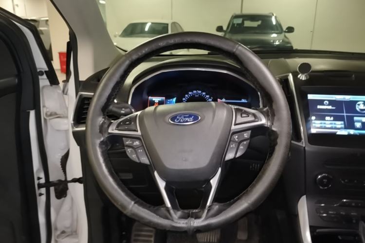 Used Ford Edge 2015 2.0T GTDi Two-Wheel-Drive High-Line Version Steering Wheel