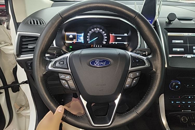 Used Ford Edge 2015 2.0T GTDi 4x4 High-Grade Model Steering Wheel
