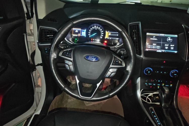 Used Ford Edge 2015 2.0T GTDi Two-Wheel-Drive High-Line Version Steering Wheel