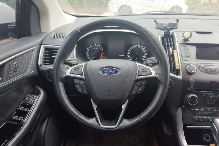 Used Ford Edge 2015 2.0T GTDi Two-Wheel-Drive Platinum Edition Steering Wheel