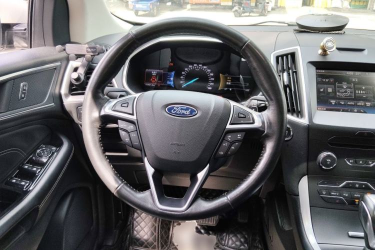 Used Ford Edge 2015 2.0T GTDi 4x4 High-Grade Model Steering Wheel