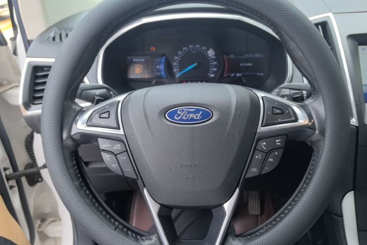 Used Ford Edge 2015 2.0T GTDi Two-Wheel-Drive High-Line Version Steering Wheel