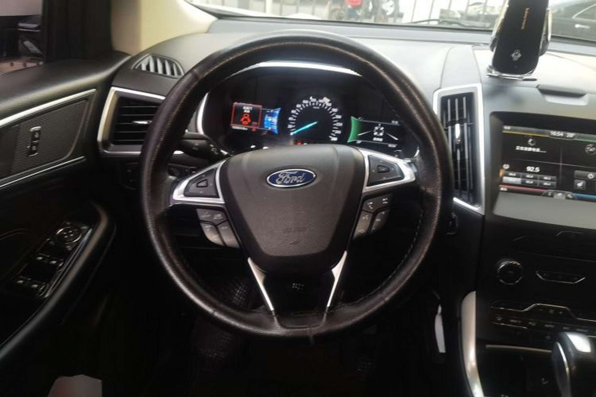 Used Ford Edge 2015 2.0T GTDi 4x4 High-Grade Model Steering Wheel