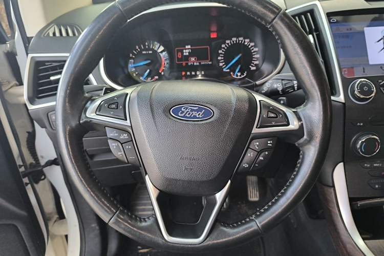 Used Ford Edge 2015 2.0T GTDi Two-Wheel-Drive Platinum Edition Steering Wheel