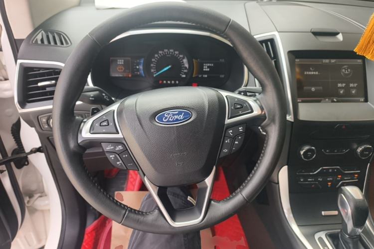 Used Ford Edge 2015 2.0T GTDi Two-Wheel-Drive High-Line Version Steering Wheel