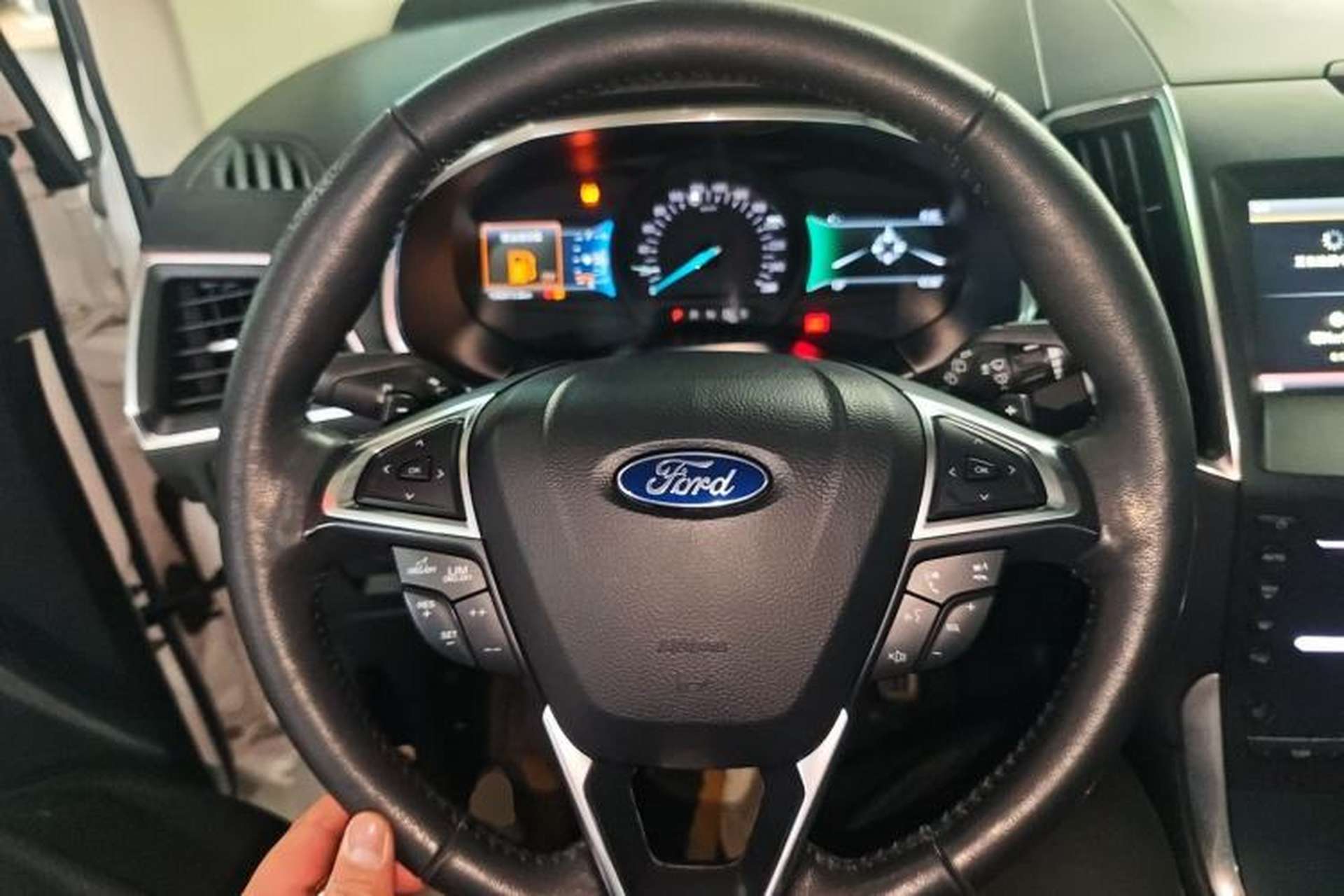 Used Ford Edge 2015 2.7T GTDi 4x4 Sporty 7-Seater Steering Wheel