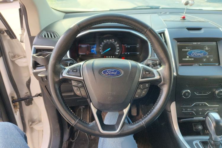 Used Ford Edge 2015 2.0T GTDi Two-Wheel-Drive High-Line Version Steering Wheel