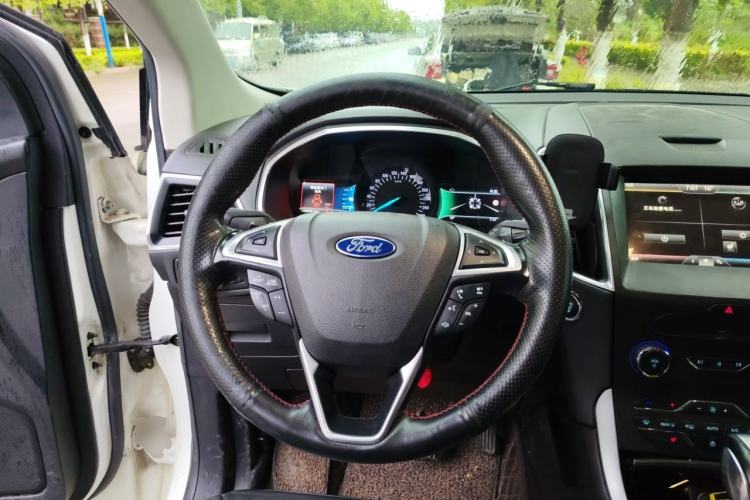 Used Ford Edge 2015 2.0T GTDi 4x4 High-Grade Model Steering Wheel