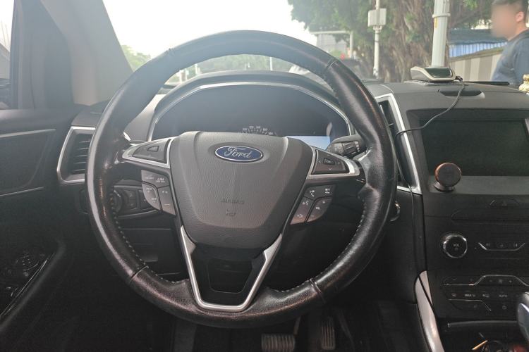 Used Ford Edge 2015 2.0T GTDi Two-Wheel-Drive High-Line Version Steering Wheel