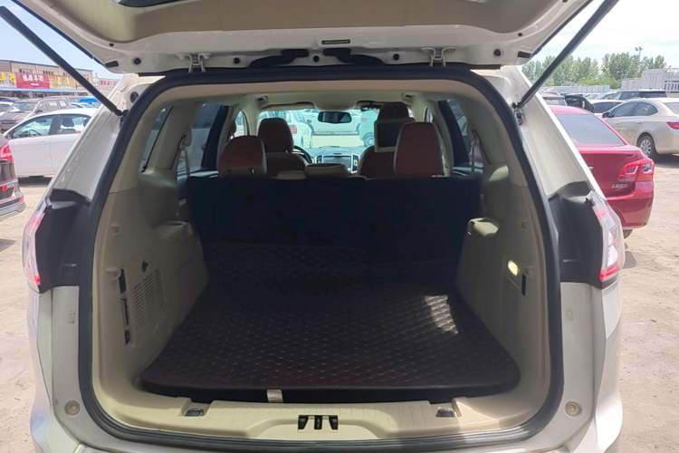 Used Ford Edge 2015 2.0T GTDi Two-Wheel-Drive Elite Edition Trunk