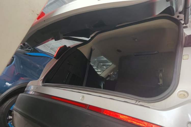 Used Ford Edge 2015 2.0T GTDi Two-Wheel-Drive High-Line Version Trunk