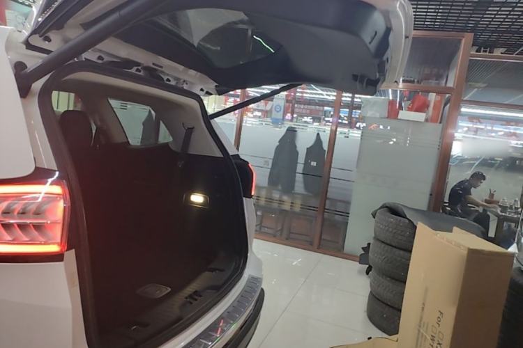 Used Ford Edge 2015 2.0T GTDi 4x4 High-Grade Model Trunk