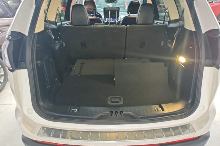 Used Ford Edge 2015 2.0T GTDi Two-Wheel-Drive High-Line Version Trunk
