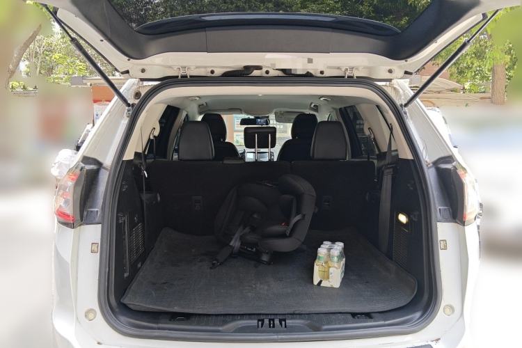 Used Ford Edge 2015 2.0T GTDi Two-Wheel-Drive Platinum Edition Trunk