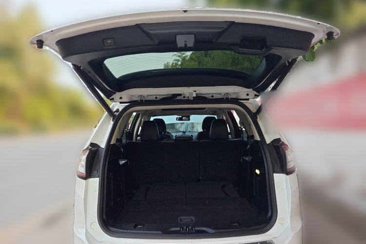 Used Ford Edge 2015 2.0T GTDi Two-Wheel-Drive High-Line Version Trunk