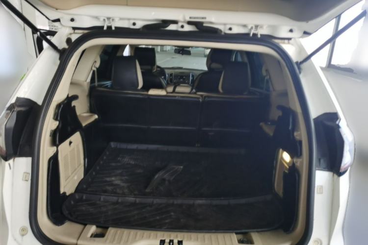 Used Ford Edge 2015 2.0T GTDi Two-Wheel-Drive Elite Edition Trunk