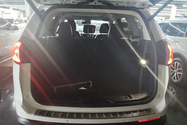Used Ford Edge 2015 2.0T GTDi 4x4 High-Grade Model Trunk