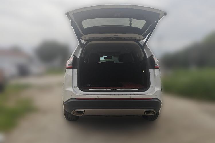 Used Ford Edge 2015 2.0T GTDi Two-Wheel-Drive High-Line Version Trunk