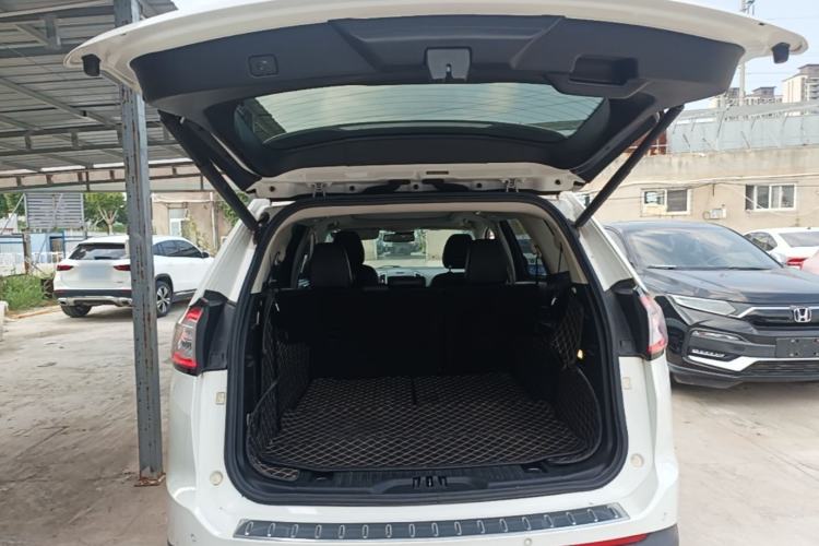 Used Ford Edge 2015 2.0T GTDi Four-Wheel Drive Prestige Model Trunk
