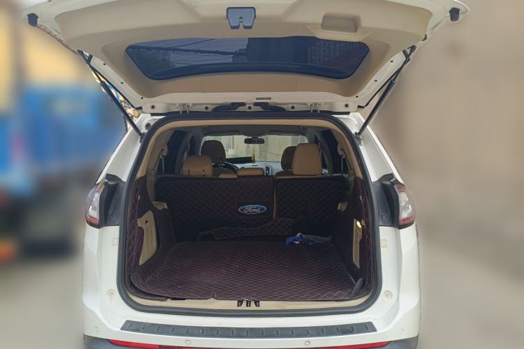 Used Ford Edge 2015 2.0T GTDi Two-Wheel-Drive Elite Edition Trunk