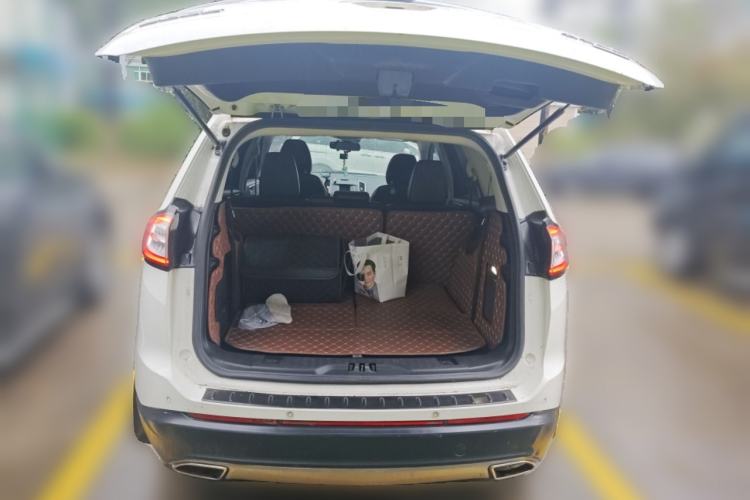 Used Ford Edge 2015 2.0T GTDi Two-Wheel-Drive Platinum Edition Trunk