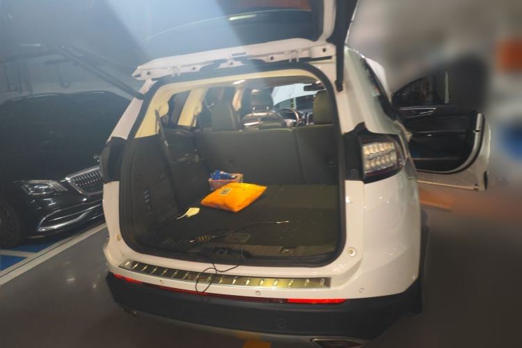 Used Ford Edge 2015 2.0T GTDi Four-Wheel Drive Prestige Model Trunk