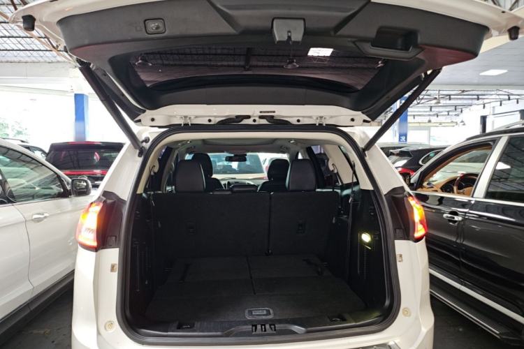 Used Ford Edge 2015 2.0T GTDi Two-Wheel-Drive High-Line Version Trunk