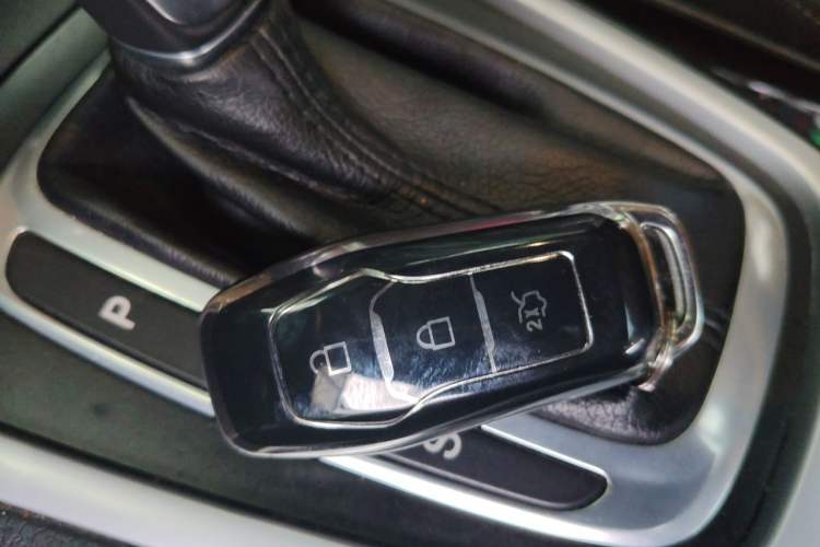 Used Ford Edge 2015 2.0T GTDi Two-Wheel-Drive High-Line Version Vehicle Key