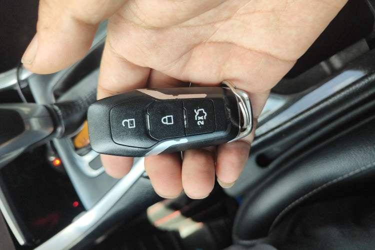 Used Ford Edge 2015 2.0T GTDi Four-Wheel Drive Prestige Model Vehicle Key