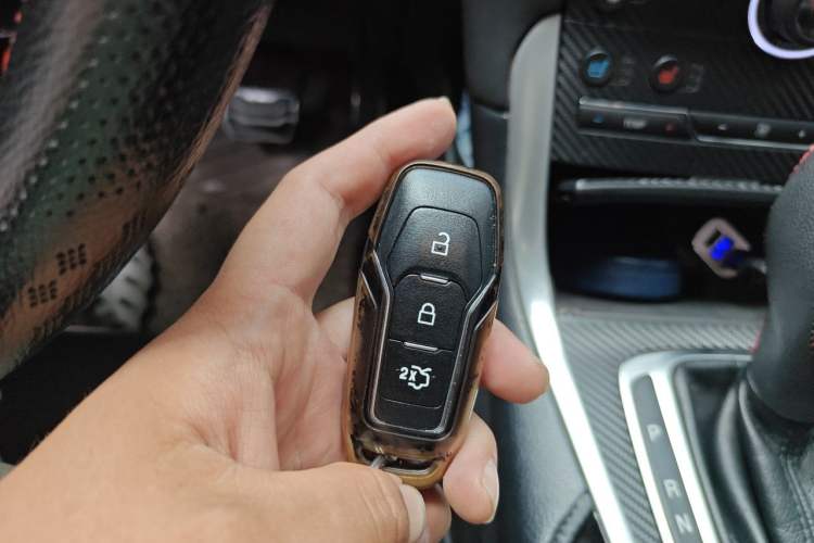 Used Ford Edge 2015 2.0T GTDi Four-Wheel Drive Prestige Model Vehicle Key