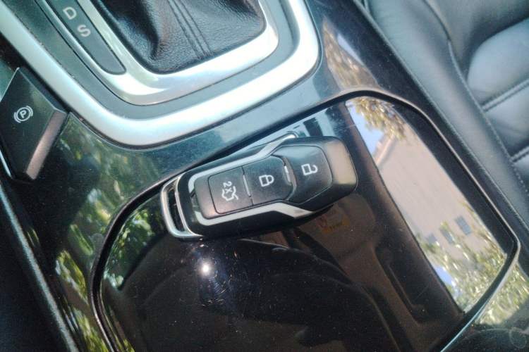 Used Ford Edge 2015 2.0T GTDi Two-Wheel-Drive High-Line Version Vehicle Key