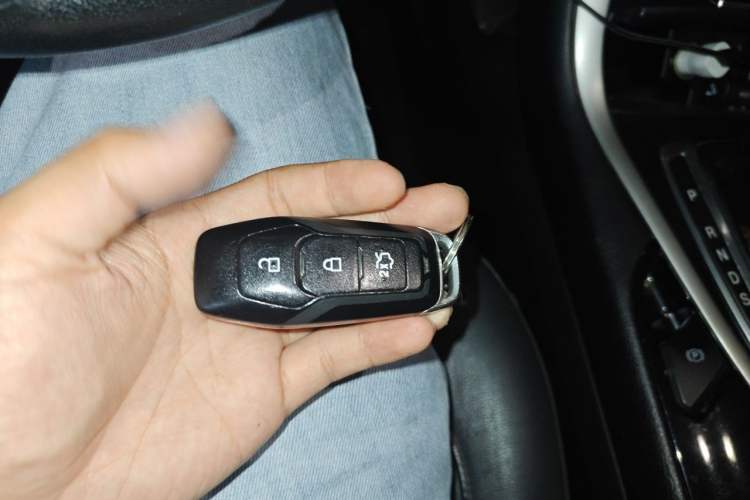 Used Ford Edge 2015 2.0T GTDi Two-Wheel-Drive Platinum Edition Vehicle Key
