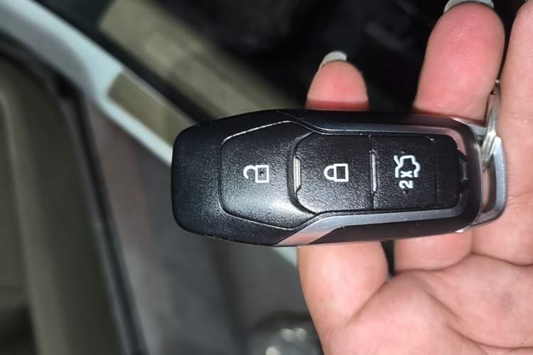 Used Ford Edge 2015 2.0T GTDi Two-Wheel-Drive Elite Edition Vehicle Key