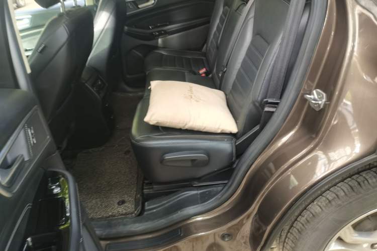 Used Ford Edge 2015 2.0T GTDi Two-Wheel-Drive High-Line Version Left Rear Seat