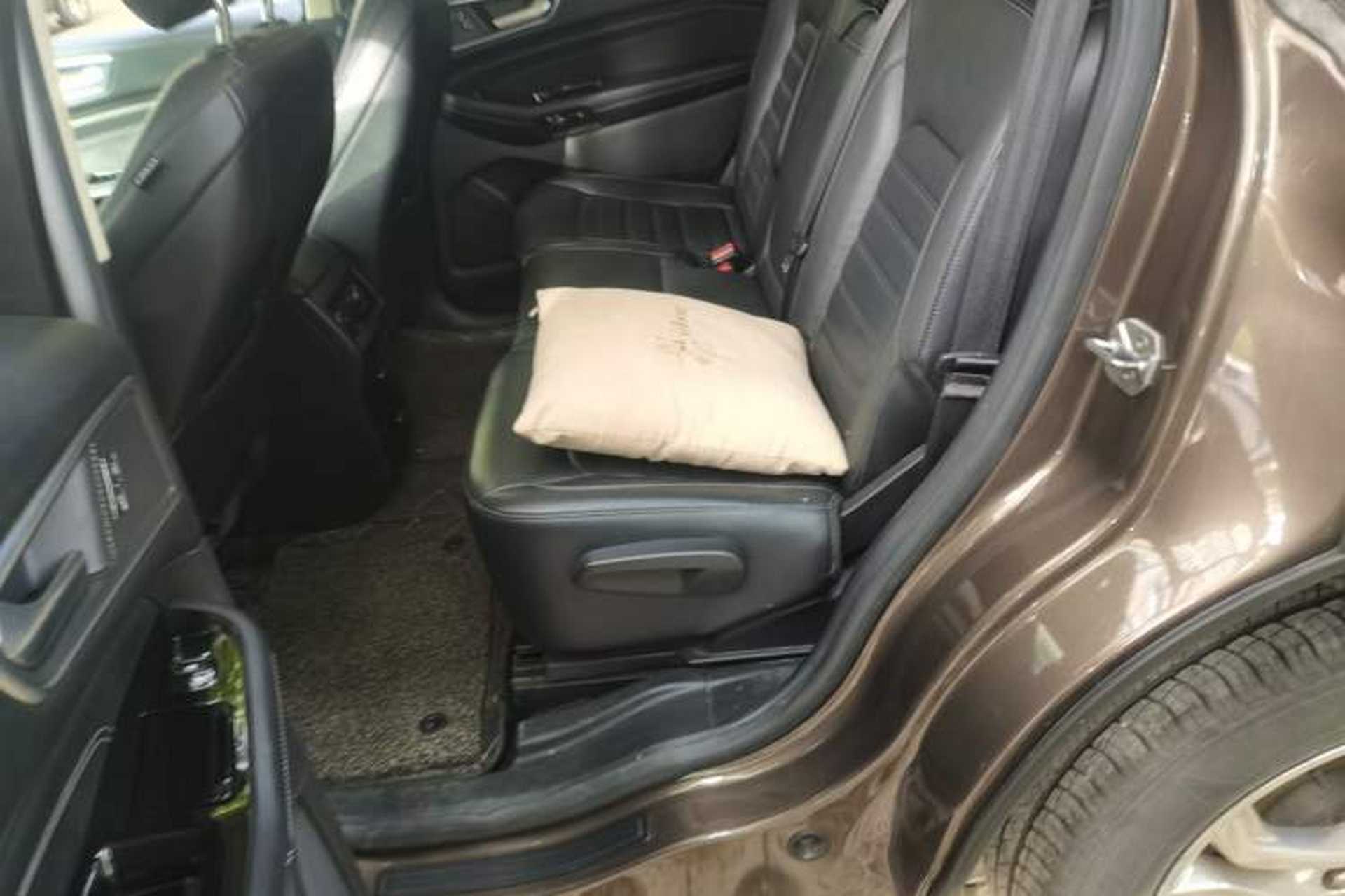 Used Ford Edge 2015 2.0T GTDi Two-Wheel-Drive High-Line Version Left Rear Seat