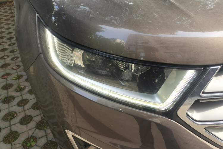 Used Ford Edge 2015 2.0T GTDi Two-Wheel-Drive High-Line Version Right Front Headlight