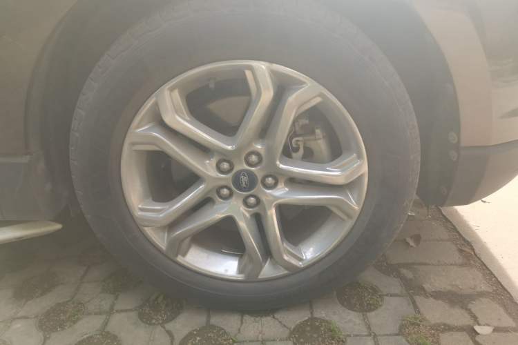 Used Ford Edge 2015 2.0T GTDi Two-Wheel-Drive High-Line Version Right Front Wheel Hub