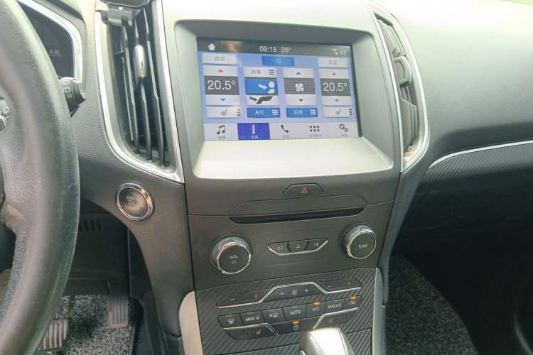 Used Ford Edge 2016 EcoBoost 245 Two-Wheel-Drive Titanium 7-Seater Audio And AC Panel