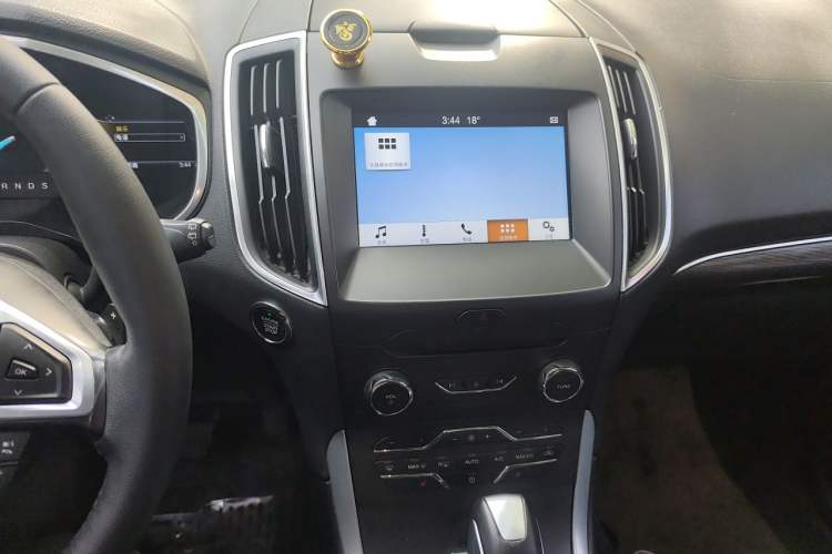 Used Ford Edge 2016 EcoBoost 245 Two-Wheel-Drive Titanium 7-Seater Audio And AC Panel
