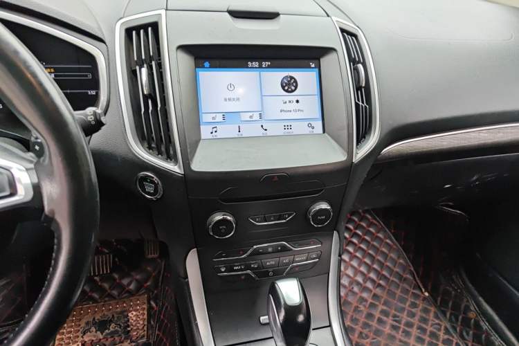 Used Ford Edge 2016 EcoBoost 245 Two-Wheel-Drive Titanium 7-Seater Audio And AC Panel