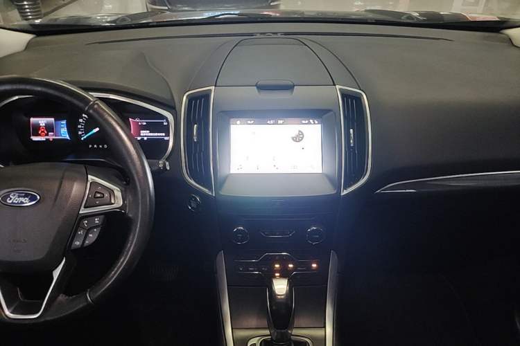 Used Ford Edge 2016 EcoBoost 245 Two-Wheel-Drive Titanium 7-Seater Audio And AC Panel