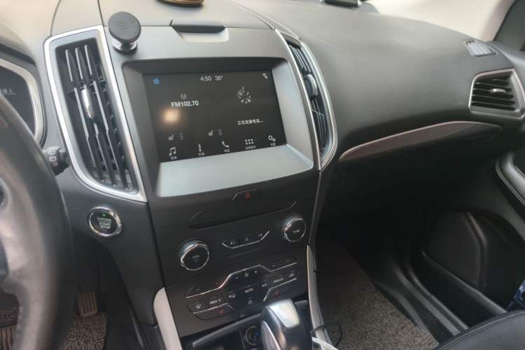Used Ford Edge 2016 EcoBoost 245 Two-Wheel-Drive Titanium 7-Seater Audio And AC Panel
