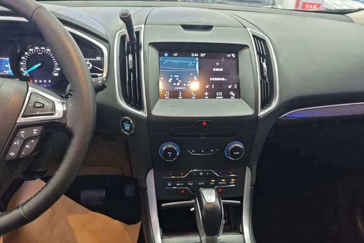 Used Ford Edge 2016 EcoBoost 245 Four-Wheel Drive Titanium Edition 7-Seater Audio And AC Panel
