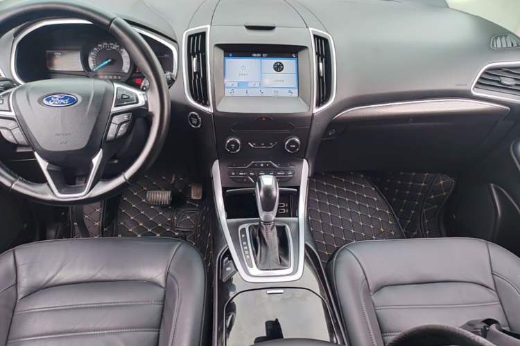 Used Ford Edge 2016 EcoBoost 245 Two-Wheel-Drive Titanium 7-Seater Audio And AC Panel