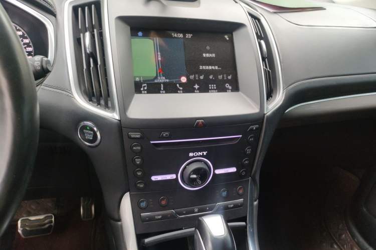 Used Ford Edge 2016 EcoBoost 330 V6 Four-Wheel-Drive Flagship Model with 7 Seats Audio And AC Panel